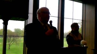 Randy Owen auctioning for the Vesterheim fundraiser