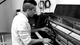 VEINTIUNO- Malabares [versión desnuda]