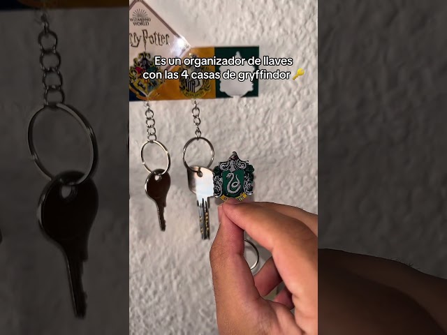 Vídeo relacionado con HARRY POTTER - Llavero de Gryffindor (Talla Única) (Rojo)