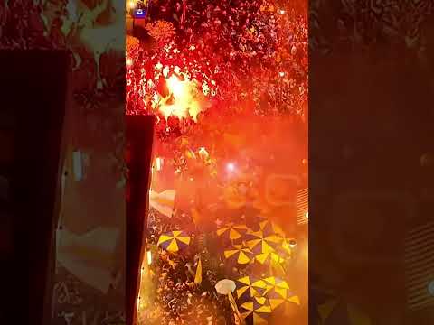 "Banderazo de La 12   Boca Juniors previo al superclásico vs River Plate" Barra: La 12 &bull; Club: Boca Juniors