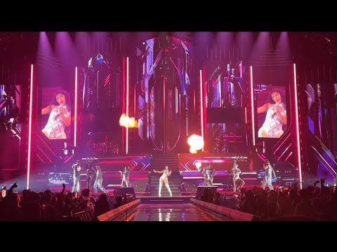 Nicki Minaj - Big Difference - Live from The Pink Friday 2 Tour at The Barclays Center