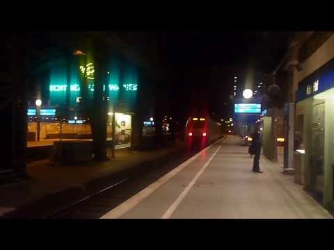 Köln Hauptbahnhof Gleis 1: Abfahrt eines TransRegio-Zuges bei Nacht