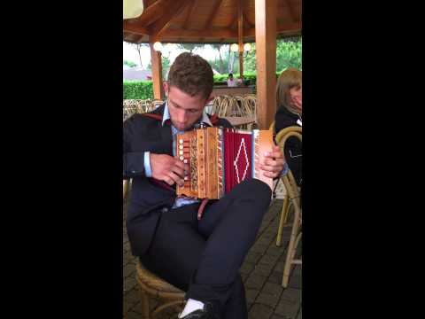 Luca Stoppoloni e il suo organetto