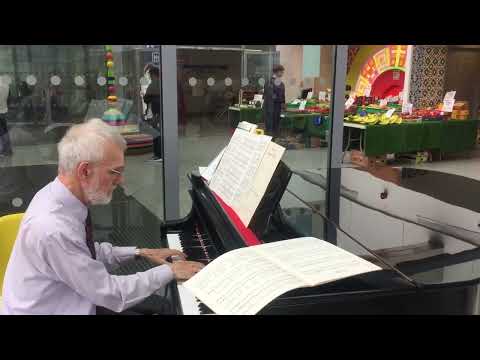 Music @ The Royal London Hospital - Stephen Rose performs for the patients, staff and visitors