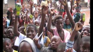 preview picture of video 'Escola na Kamussamba, Huambo'