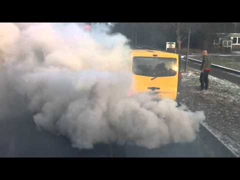 DHL Lieferwagen geht durch