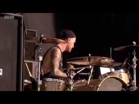 Sleeping With Sirens - Kick Me (Live At Reading Festival 2014)