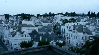 preview picture of video 'Alberobello, video di un tramonto d'estate'