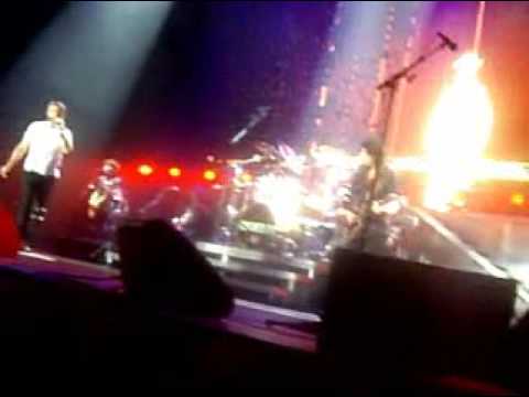 Queen + Paul Rodgers - Another One Bites The Dust (Live in Vienna 2008)