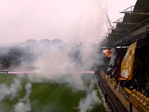 Roda JC - FC Utrecht 06-05-2012 sfeer bij opkomst met vuurwerk