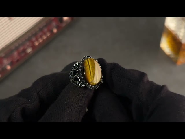 خاتم رجالي فضة بحجر عين النمر بتصميم مزخرف