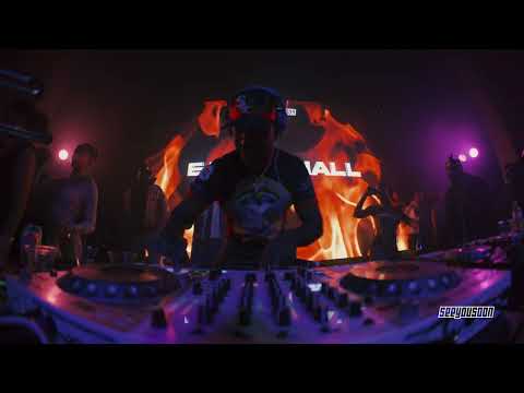 FIND YOUR FRIENDS: EARRY HALL SET