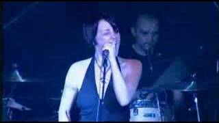 Holly McNarland - Beautiful Blue (Live)