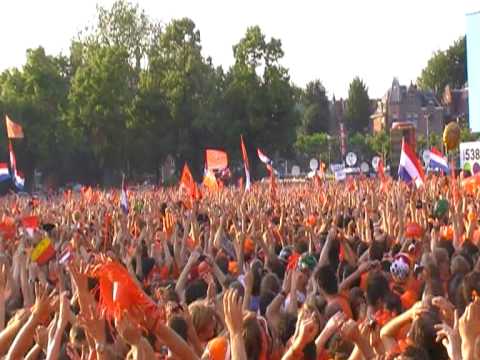 Finale WK 2010 - 11-07-2010 @ Museumplein A'dam- bloemenregen