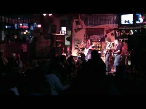 Hellenback - Carry On Wayward Son