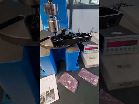 Prueba de montaje en una pieza de muestra para seleccionar un tipo de prensa