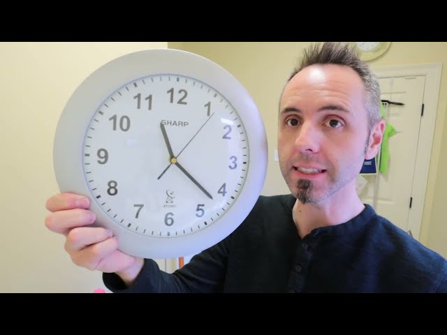 Best Atomic Wall Clock with Automatic Time Setting - product in use