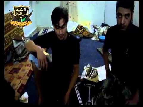 كتيبة عمر المختار تقوم بتعبئة االذخيرة للمدفع 23 للهجوم على مطار الحمدان العسكري