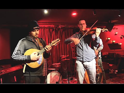 "Besame Mucho" - Ian Coury (Bandolim) and Jason Anick (Violin)