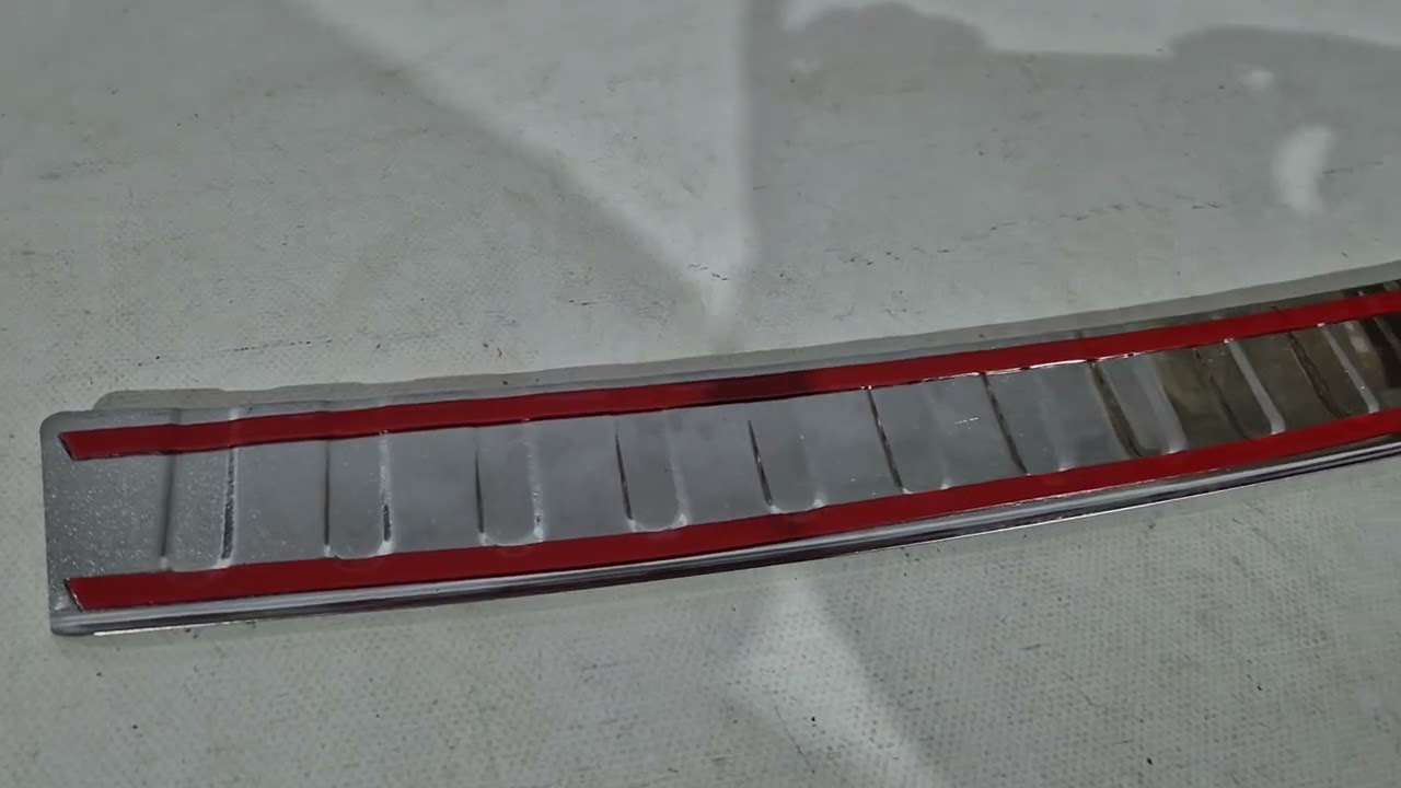 Volkswagen Golf 5 2003-2009 рр. Накладка на задній бампер Carmos V-2 (HB, нерж) Video 1