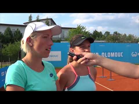 Petra Krejsová a Jesika Malečková po vítězství ve finále čtyřhry na ITS Cupu 2018 v Olomouci