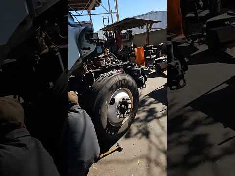freightliner M2 cummins ISB new engine installation #dieselrepair #franciscoamaya #ccsfleetservices