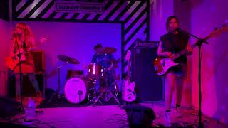 SKATING POLLY “Hail Mary” live La Lata de Bombillas Zaragoza 13/3/2022