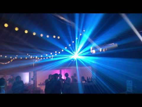 DJ Joeri tijdens een peroneelsfeest - lichtinstallatie met Shaft 5R - Tracker 300 & washen