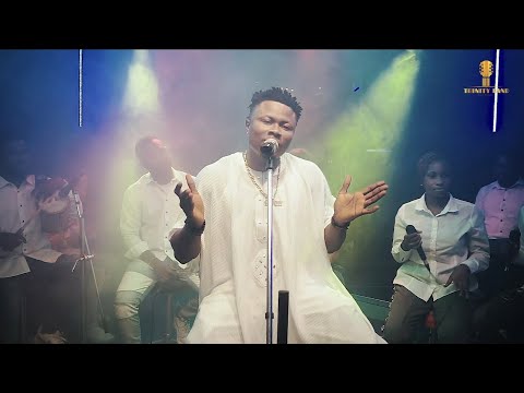 Femi Trinity performing some evergreen songs of Baba Ara