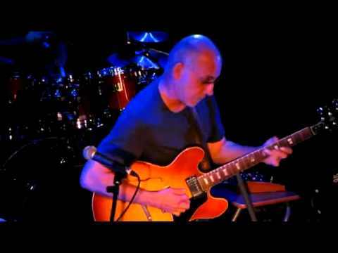 Larry Carlton Trio - Opening Performance - Spirit of 66 - Belgium