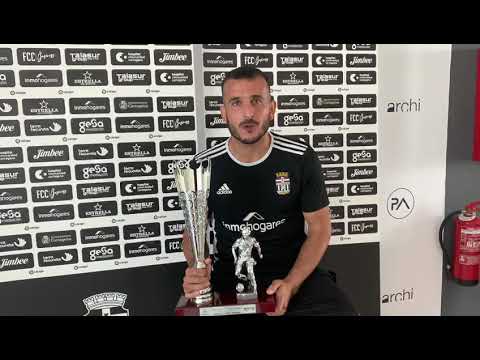 Elady Zorilla recibe el premio Renault Automenor al jugador con más "Garra"