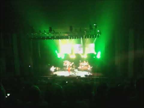 Yes Rehearsals: 4/9/91 - Pensacola - YesYears Behind the Scenes - Steve Howe jams on And You And I