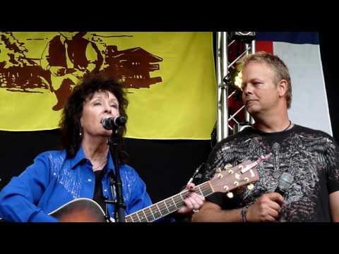 Leona Williams & Ron Williams - Somewhere Between.