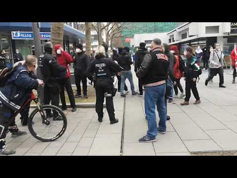 Offenbach - Antifa greift Passanten an
