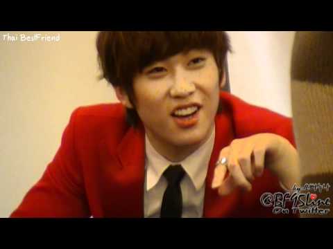 [FanCam] 111224 Boyfriend's Fansign Event at Myeongdong - Hyunseong "Marry Christmas!?!?" (Cute^^)