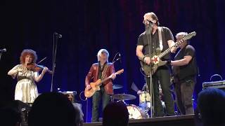 Steve Earle &amp; the Dukes &quot;Sunset Highway&quot; (21 July 2017)