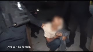 Download lagu Mencurigakan, Tim Prabu Kejar Pelaku Penempel Narkoba - 86 mp3 Download lagu Mencurigakan, Tim Prabu Kejar Pelaku Penempel Narkoba - 86 mp3