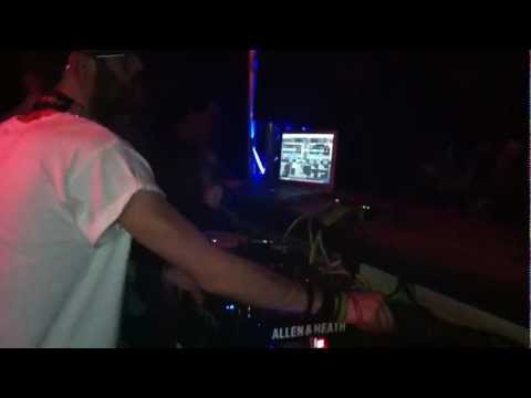 Mennie b2b Ruben Mandolini @Club 999 |Garage| Ladies Night 08/03/2013