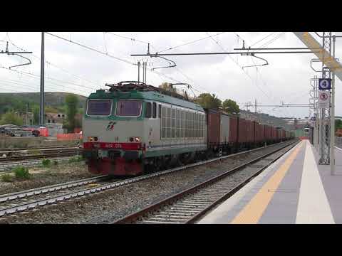 E.652.076 con il treno dell'immondizia in transito a Monterotondo