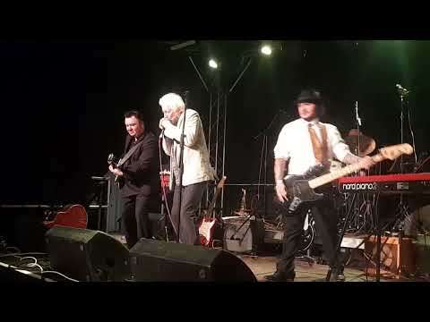 Ruzz Guitar & Pete Gage - Down To The Doctors. Live in Frome