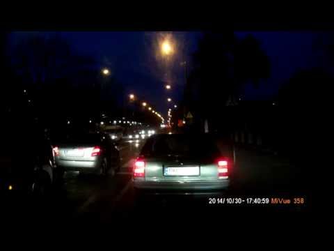 Szalony kierowca na przejściu dla pieszych Radom Fabia KN 47712