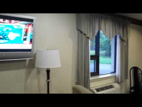 Quality Inn lobby and breakfast room