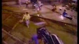 Videoklip Genesis - Invisible Touch s textom piesne