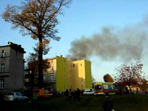 08.11.2011 - Oleśnica - Pożar kamienicy przy ul.Krzywoustego