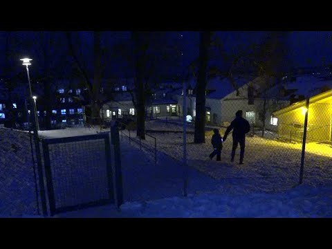 Åttaåring på väg från fritids knivrånades - allt fler unga rånas - Nyheterna (TV4)