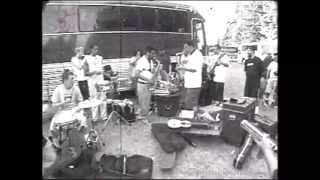 Ozomatli &amp; Deftones - Live backstage jam (Vans Warped Tour &#39;98)