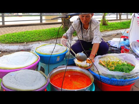 Under $1 KHMER Street Foods ! Popular Cambodian Rice Noodles ( Num Banhchok ), SNAIL Porridge & More