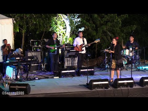 Taufan Goenarso Quintet ft. Nina Neder - Flor de Lis @ Sthala Intimate Jazz 2018 [HD]