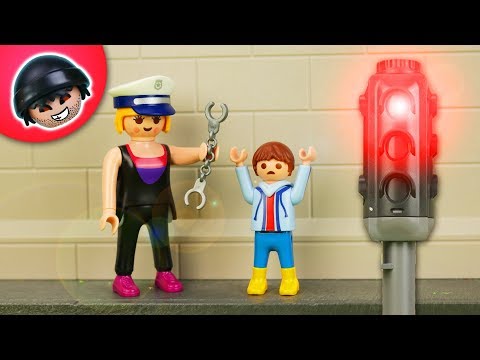 Polizistin Karla im Einsatz!   Playmobil Polizei Film   KARLCHEN KNACK #307