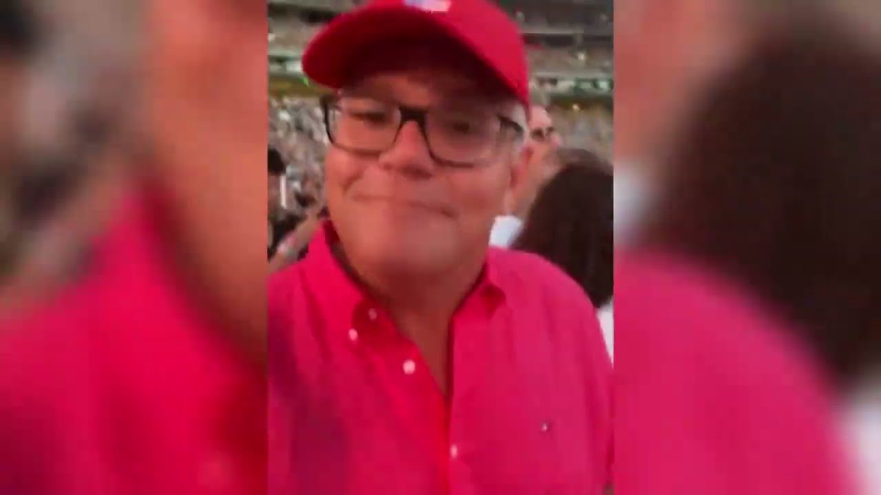 Liberal and Labor Dance to Taylor Swift While Oz Suffers